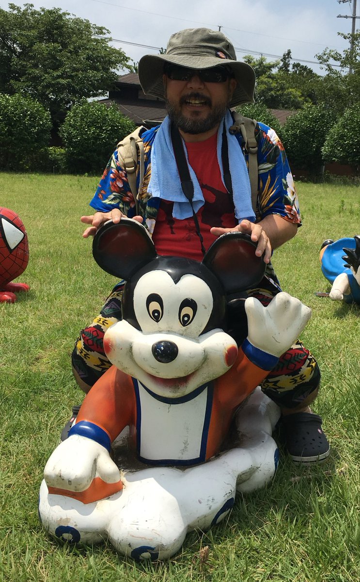 rumrumrumrum's tweet photo. ニセミッキーマウス、ニセスパイダーマン、ニセ孫悟空、ニセピカチュウ https://t.co/zHqUz92BEy