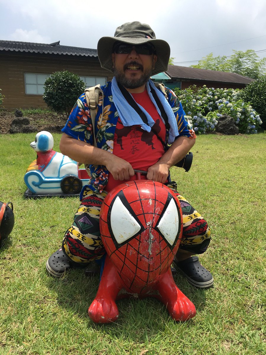 rumrumrumrum's tweet photo. ニセミッキーマウス、ニセスパイダーマン、ニセ孫悟空、ニセピカチュウ https://t.co/zHqUz92BEy