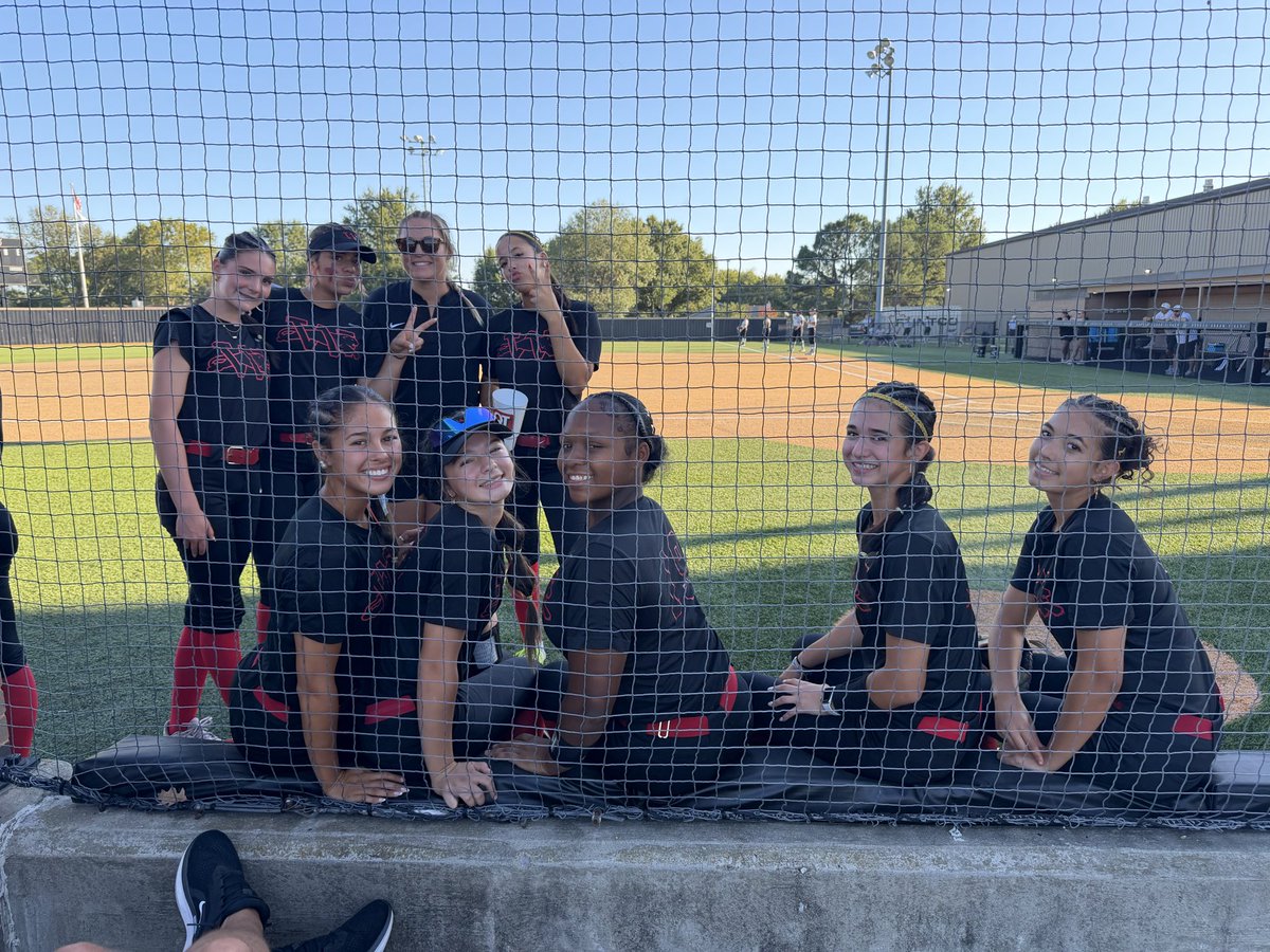 ElleSeeley's tweet photo. Sadly regionals is over☹️ I did pretty good though, here are some stats⬇️
10-14
Avg: .714
SO: 0

#DES @CoachCodyWhite @Casady_Webb @kasey_grif @shelbyhiers @djgasso @Coach_mcGuem @CoachLarissaA @CoachBradF @BUMoore @CoachJenFuller @OSUcoachG @Coach_Shippy @eeconomon @CoachBredbenner  @CoachJayGwyn @CoachMcFalls @CoachMo_14 @julia_herzinger @CoachRDeLong