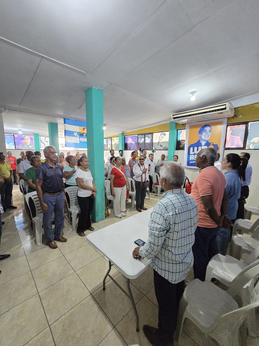 ElNegroLeones's tweet photo. 📍 ¡Desde la 31 y Portete, nuestro Suburbio guayaquileño! ✊🏼

Junto a @MLuzarragaEc , inauguramos nuestra central política: un espacio para escuchar a los barrios, conocer sus necesidades y construir propuestas.

¡Guayaquil se construye desde sus barrios! 🔥 
@UnidadPopularE https://t.co/MtujYDALb1
