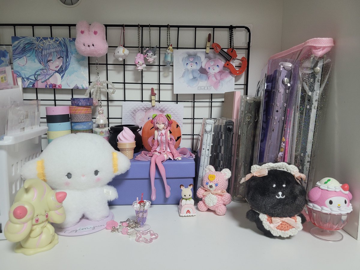 yeti3728's tweet photo. 책상이 귀여우면 기분이 좋아짐 https://t.co/EvCMBWLvC8