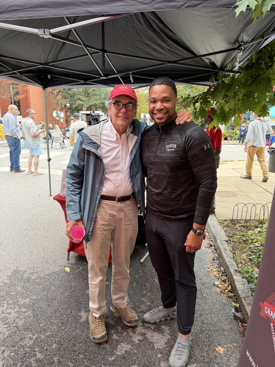 JamesTorrenceJD's tweet photo. Good vibes, great people, and some GOOD shrimp at Festival on the Hill!  Always a good time connecting with neighbors and fellowshipping with my brothers of the Baltimore (MD) Alumni Chapter of Kappa Alpha Psi! ♦️👌🏾 https://t.co/bTzZBHUPVy