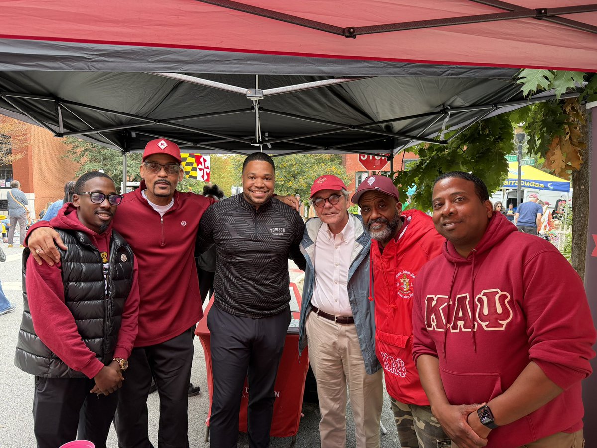 JamesTorrenceJD's tweet photo. Good vibes, great people, and some GOOD shrimp at Festival on the Hill!  Always a good time connecting with neighbors and fellowshipping with my brothers of the Baltimore (MD) Alumni Chapter of Kappa Alpha Psi! ♦️👌🏾 https://t.co/bTzZBHUPVy