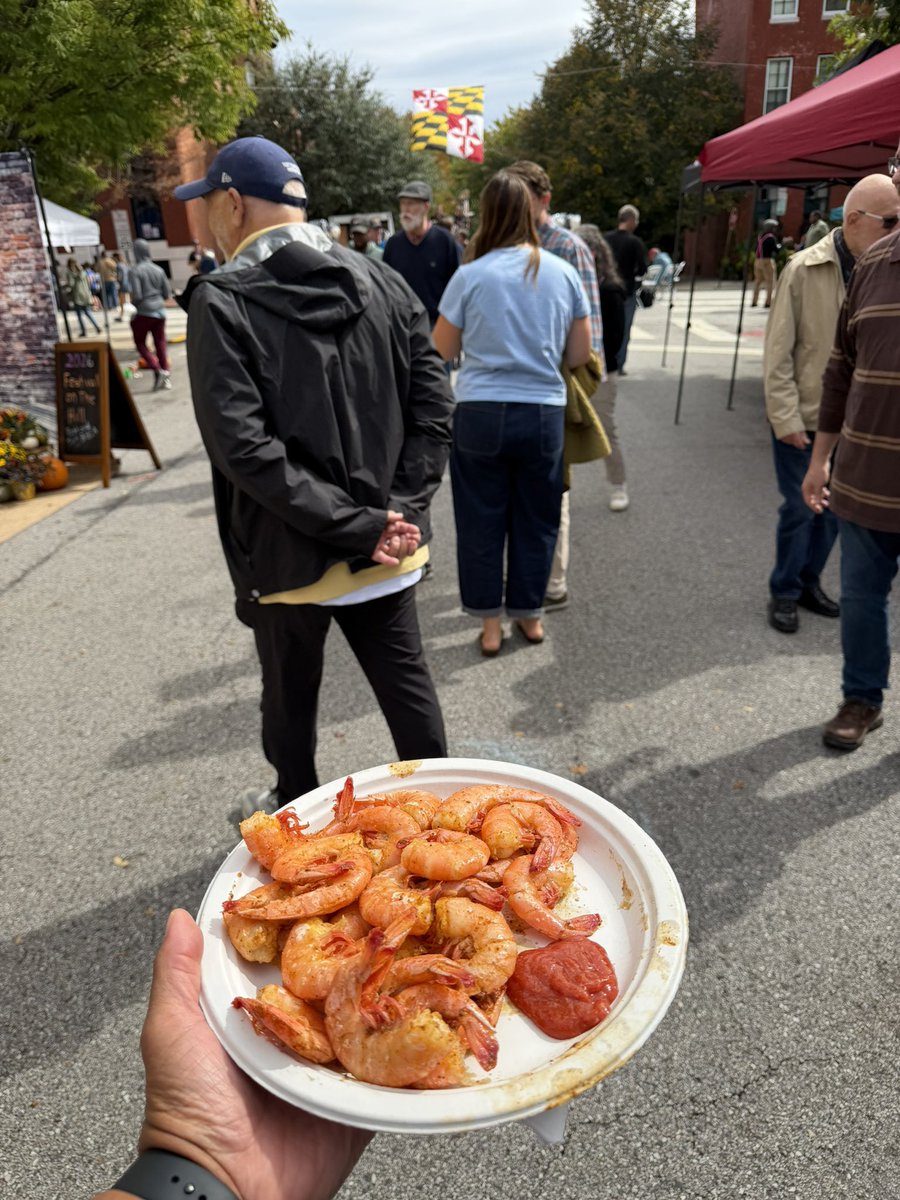 JamesTorrenceJD's tweet photo. Good vibes, great people, and some GOOD shrimp at Festival on the Hill!  Always a good time connecting with neighbors and fellowshipping with my brothers of the Baltimore (MD) Alumni Chapter of Kappa Alpha Psi! ♦️👌🏾 https://t.co/bTzZBHUPVy