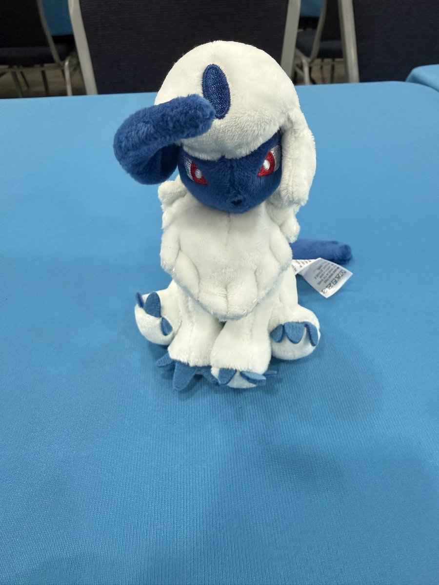 ZebraEdwin's tweet photo. couldn’t find my absol but found it at the lost &amp; found! also i’m 4-1 https://t.co/fPMKWup3tZ
