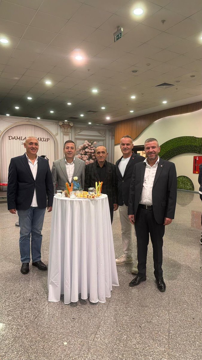 MHP_GOP's tweet photo. İlçe Başkanımız Sn Ahmet Özen ve ilçe yöneticilerimiz. Gaziosmanpaşa Yerel Paydaşlar Platformu Başkanı Sayın Yakup Koç’un düğün merasimine katılım sağladılar.

Genç çiftimize bir ömür boyu mutluluklar diliyor, Koç ailesini tebrik ediyoruz. Rabbim birliklerini, beraberliklerini ve mutluluklarını daim eylesin.