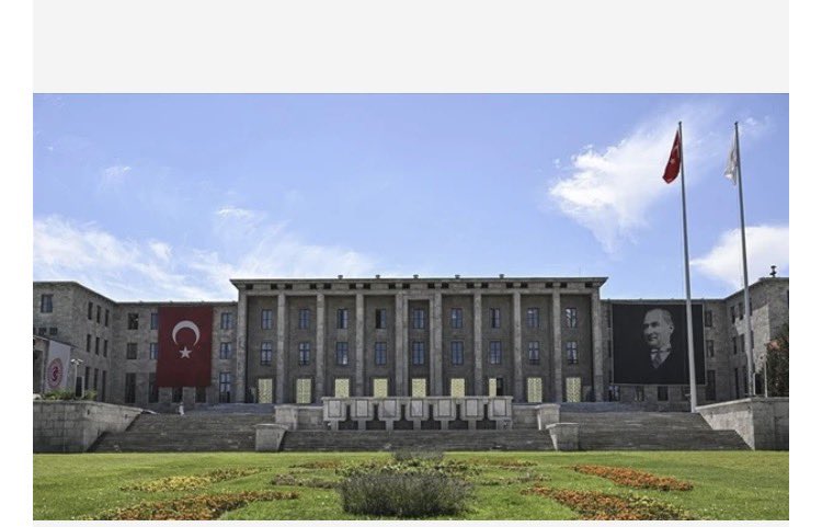Billie943391961's tweet photo. FonZedeler 

Pazartesi Sabah 

Ankara’da …

#FonZedelerAnkarada 
#StopajlarHavuza https://t.co/2Fp4xj9MZy