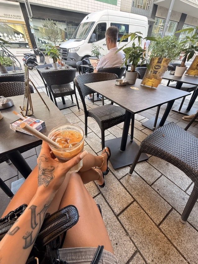 goddessluzia66's tweet photo. Tu prends en charge, je profite. Déjeuner et café sont à ta charge. https://t.co/pi0Goydfem