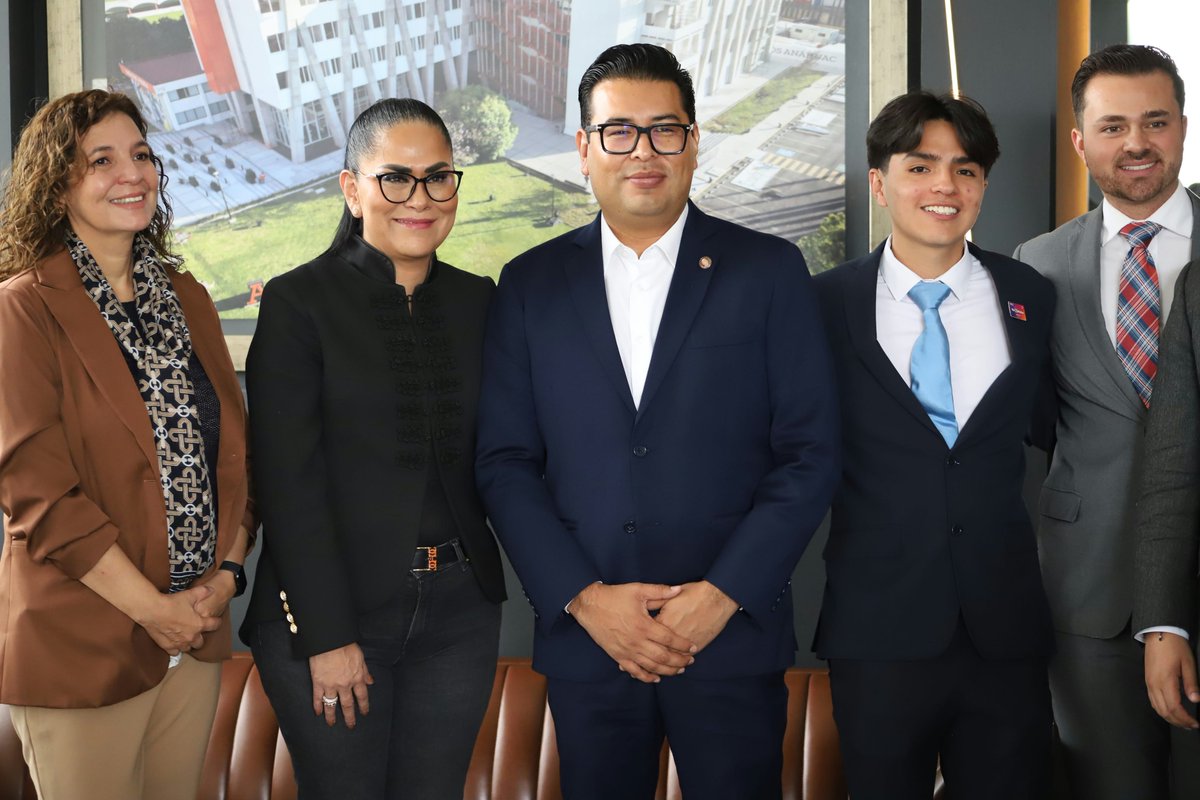 NestorCamarillo's tweet photo. Participamos en el foro Ver X México, del programa Vértice de la @UAnahuacPuebla  🧡, junto a mi Coordinadora @FedrhaSuriano, sobre los retos de las y los #jóvenes en #emprendimiento y #economía. https://t.co/n0W5SYzzBN