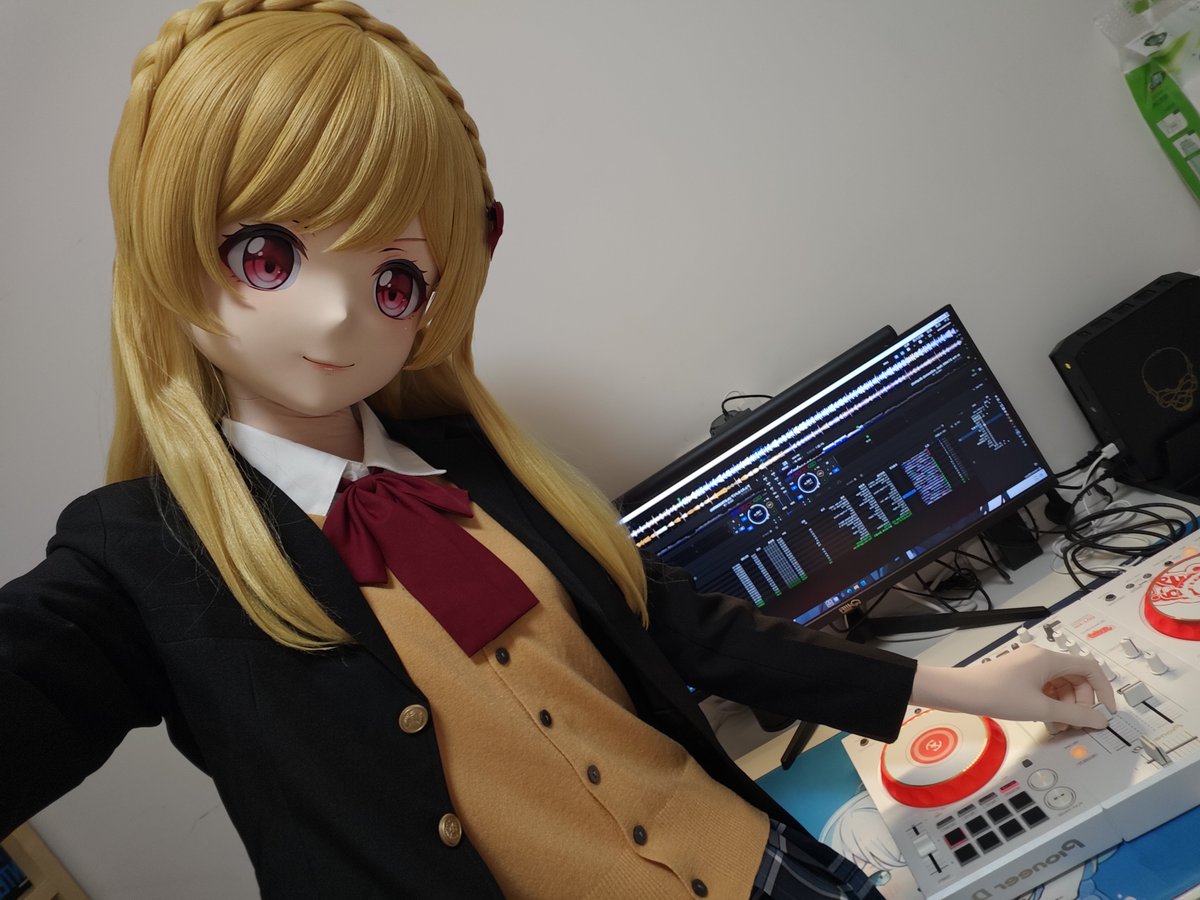 Helaist's tweet photo. 09娃娃遇水变大变高
#D4DJ #着ぐるみ https://t.co/iUMLG2IfHa