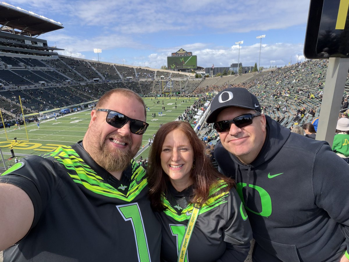 UDiehard86's tweet photo. We here!!!
#GoDucks #BeatUCLA https://t.co/I362AXys0R