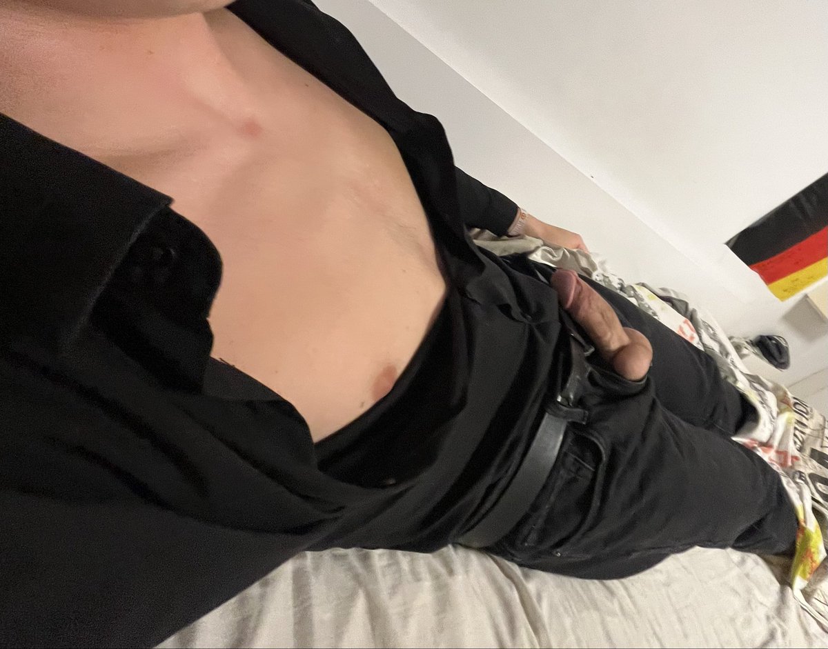 hotwink_'s tweet photo. i love black 😈😉📥#suited #suitfetish #fetish #young #gay #bi #chundai #nude #dm #blackshirt #cock #suit https://t.co/2eom8IhHxa
