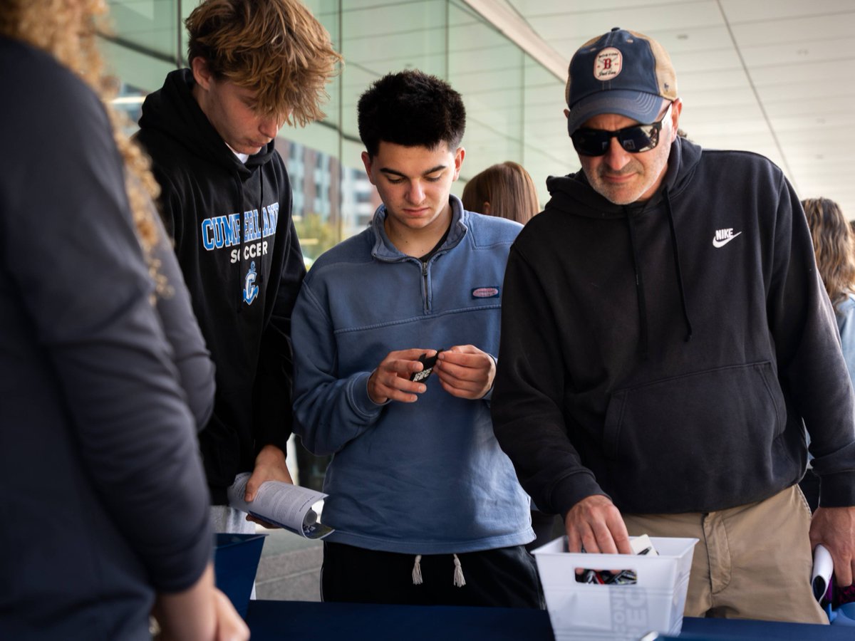UConnRec's tweet photo. It was so nice getting to meet all of the prospective huskies during UConn's Fall Visit Day! 🐾 Thanks for stopping by for a tour, we hope to see you back next fall! 🍂

#UConnRec #FallVisitDay #Huskies https://t.co/C5MsRFoqZC