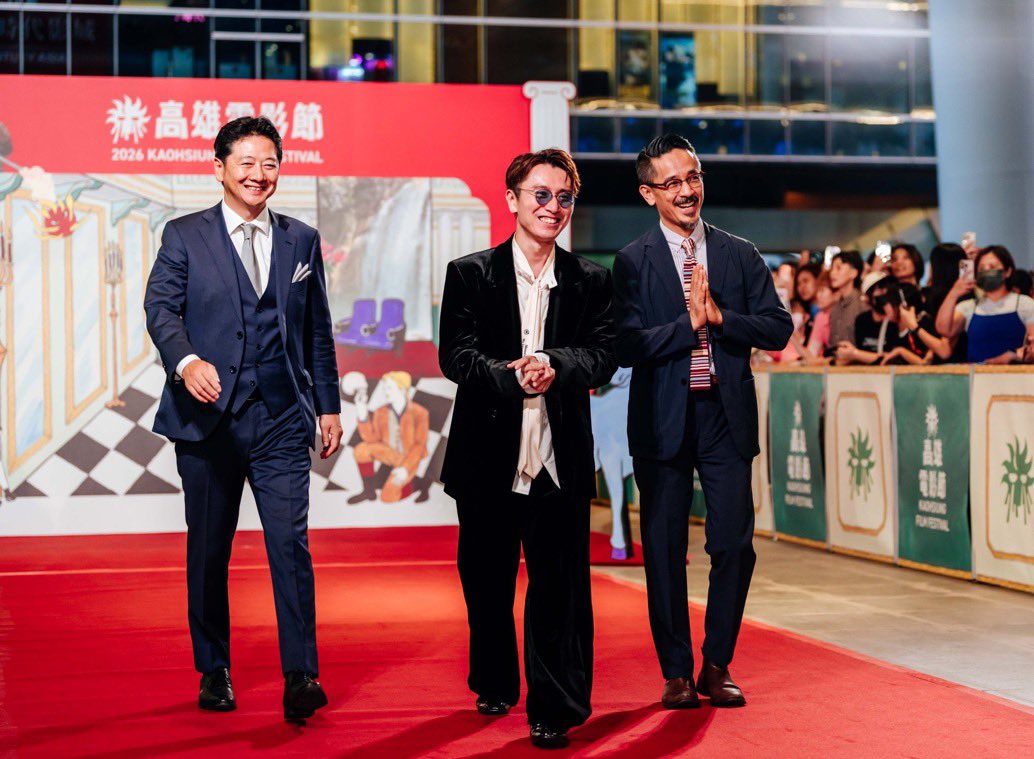 GENSATO's tweet photo. 台湾の高雄映画祭での「#平行と垂直」海外初上映。ヤスさん、聖太郎さん、観客の皆さんと共に鑑賞。笑いの渦が起きたり、すすり泣きが響いたり、本当に素晴らしい反応をいただいた。海を超えて映画が伝わっているのがひしひしと感じられ、我々も共に泣きました。最高に幸せなひと時でした。多謝！！ https://t.co/SHiq5JePss