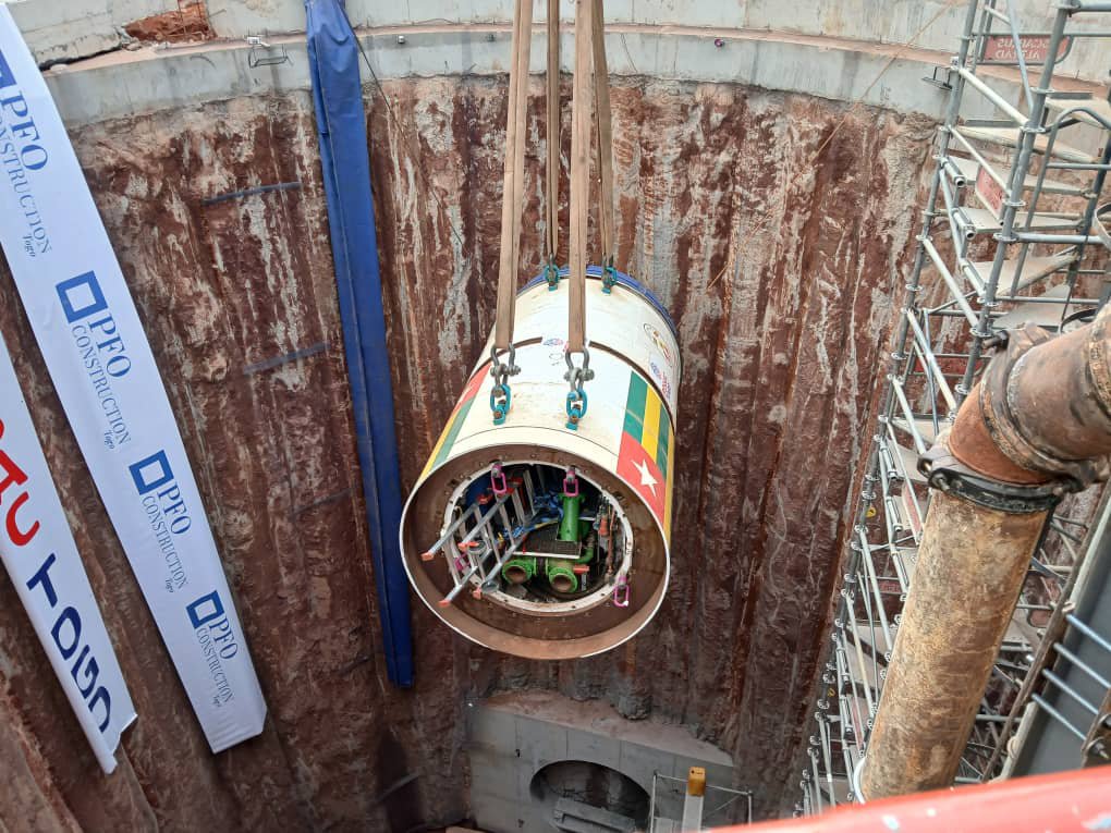 kodjo_adedze's tweet photo. J’ai eu l’honneur d’assister, ce 09.10.2026, à la mise en place du microtunnelier #Mawusse dans son puits de lancement, marquant le démarrage effectif des travaux de creusement.
Une innovation majeure pour protéger plus de 230 000 habitants contre les inondations.
#RAINE https://t.co/Y2ChCWjyIY