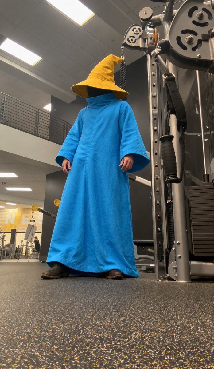 GodsGayestRtard's tweet photo. Showing up to the gym as various FF1 classes https://t.co/Mb8Ye9hPju