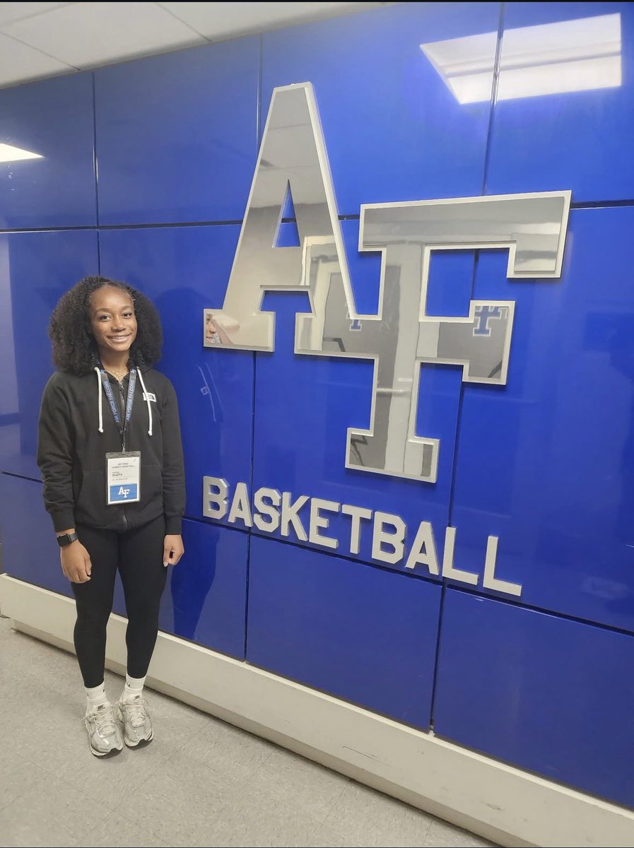 AnayaShaffa2010's tweet photo. Had an amazing time on my visit to the @af_wbb ! Thank you so much to @stacymcintyre199 and the coaching staff + players for such a great experience. I’m so grateful for the opportunity to learn more about the program and the academy!  #unofficial #GoFalcons https://t.co/taltzk5kkH