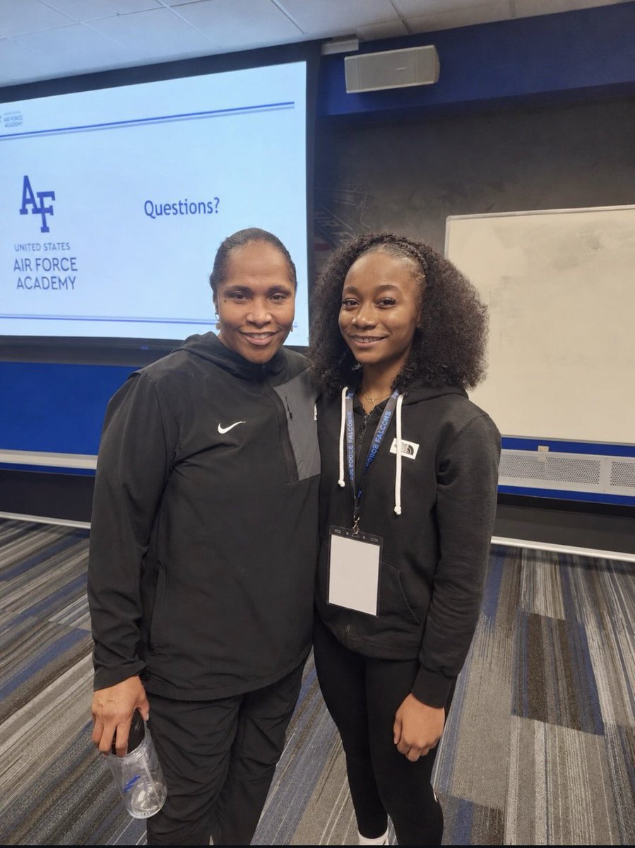 AnayaShaffa2010's tweet photo. Had an amazing time on my visit to the @af_wbb ! Thank you so much to @stacymcintyre199 and the coaching staff + players for such a great experience. I’m so grateful for the opportunity to learn more about the program and the academy!  #unofficial #GoFalcons https://t.co/taltzk5kkH