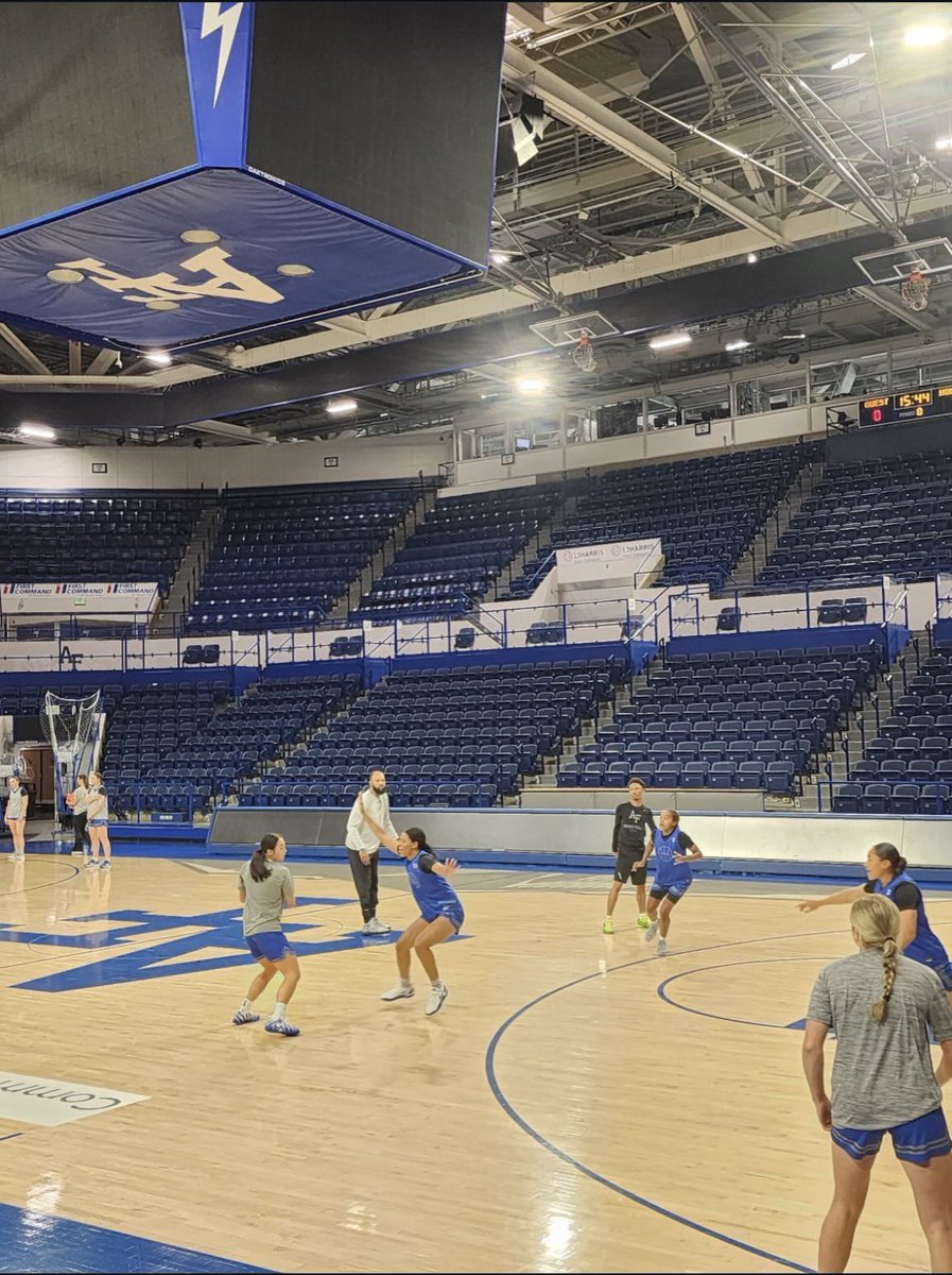 AnayaShaffa2010's tweet photo. Had an amazing time on my visit to the @af_wbb ! Thank you so much to @stacymcintyre199 and the coaching staff + players for such a great experience. I’m so grateful for the opportunity to learn more about the program and the academy!  #unofficial #GoFalcons https://t.co/taltzk5kkH