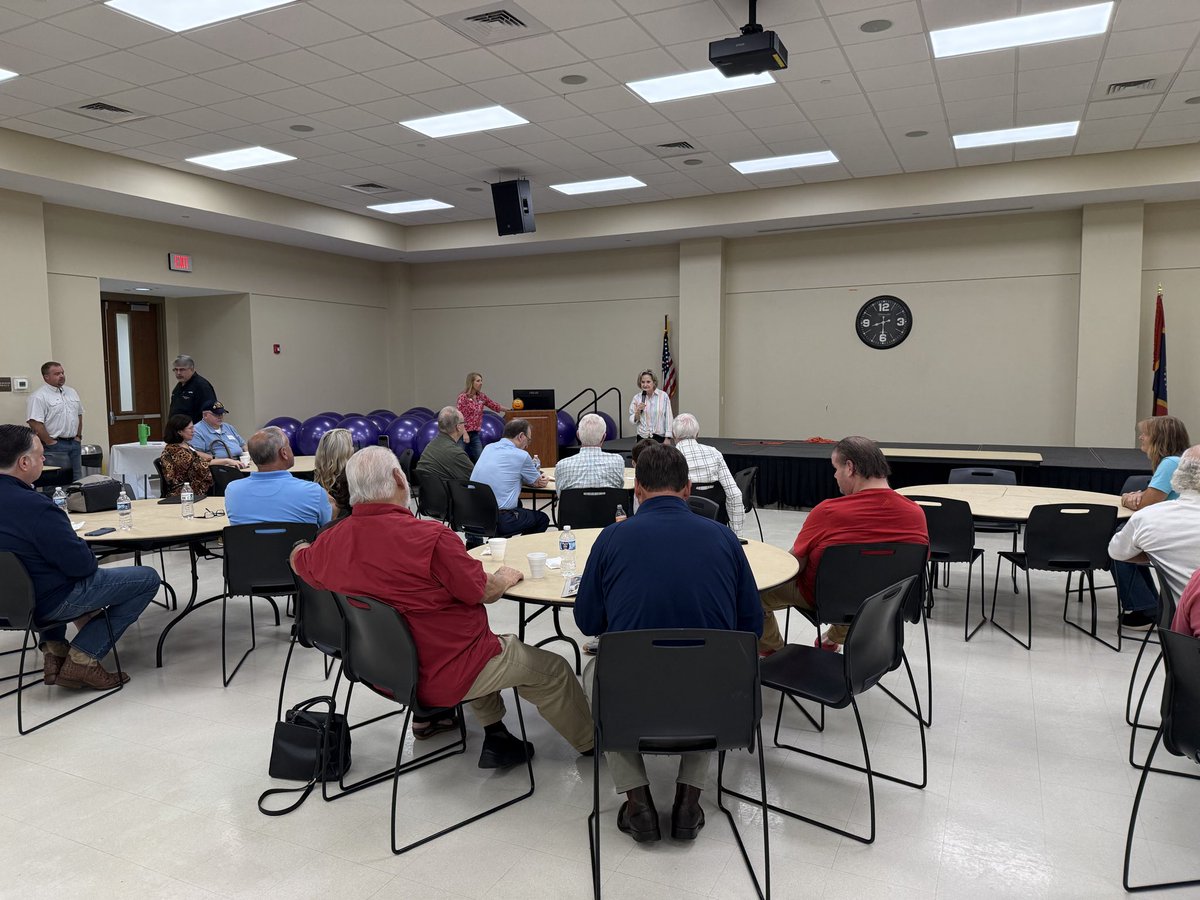 cindyhydesmith's tweet photo. Thank you to the Rankin County Leadership Breakfast for having me this morning! Proud to share an update on our work for Mississippi, the conservative values weโre fighting for in Washington, and whatโs at stake for the upcoming elections on November 3. #VoteCindy https://t.co/YvLAqjBL1h