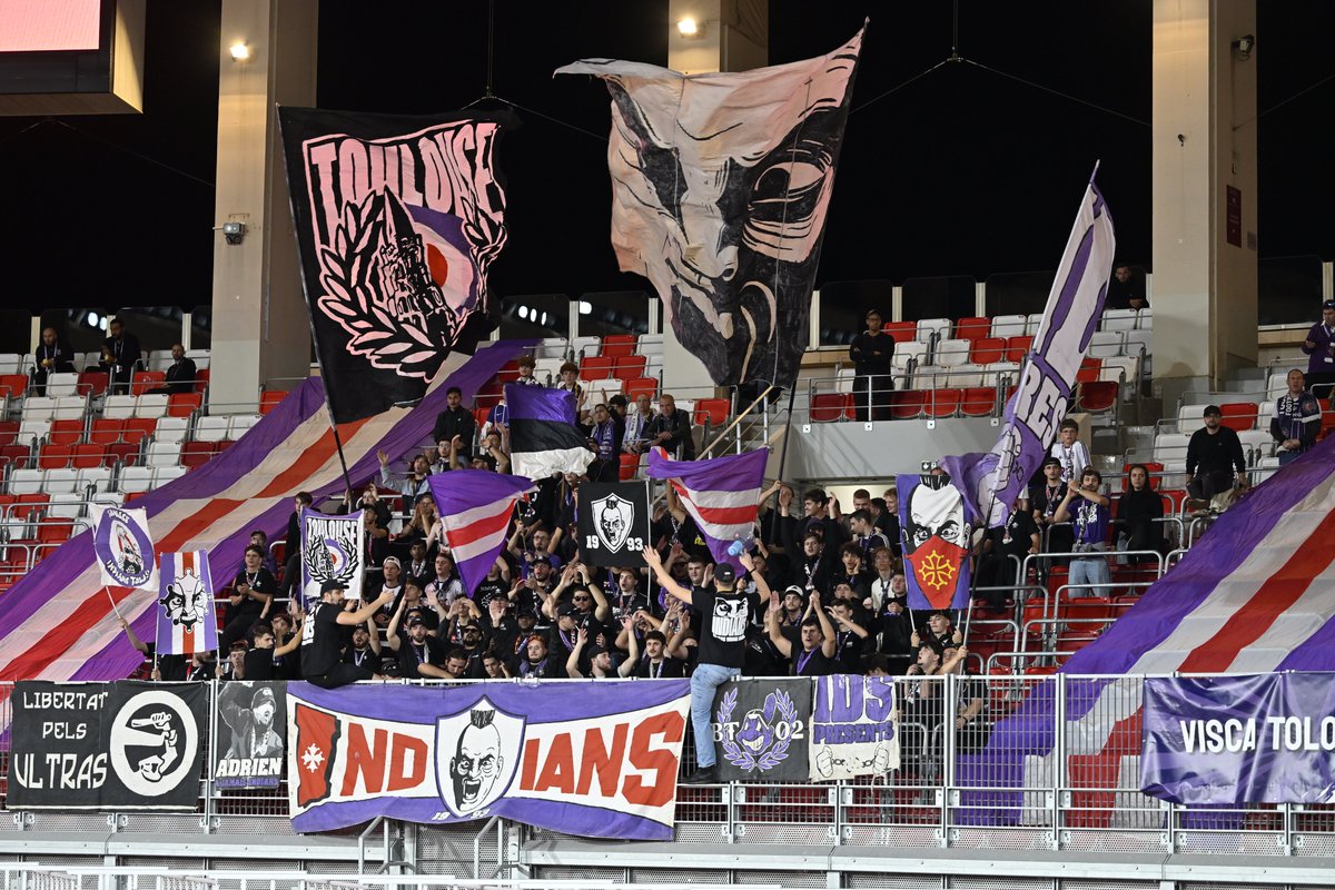 ToulouseFC's tweet photo. Comme toujours, nos Violets peuvent compter sur le soutien de leurs supporters !

Merci à tous les présents à Louis-II 🙌

#ASMTFC https://t.co/yPkJzgVoKr