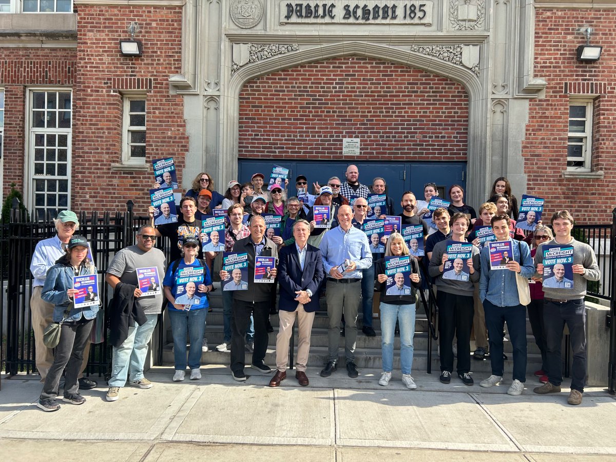 newkingsdems's tweet photo. Big volunteer crew from @BklynCantWait @indivisible_bk  and allies out today to knock doors for @MikeDeCillis and @chrismccreight!

One month to go — let’s get to work and kick the Trump GOP out of Brooklyn!

@bradlander 
@JulioPenaNY https://t.co/j9rHbzsMv8