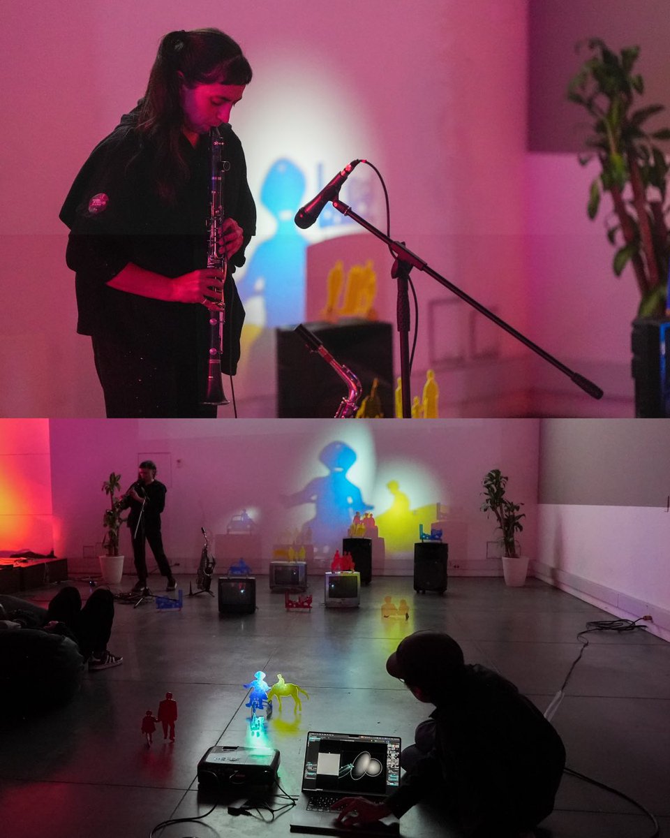 LineaACT_'s tweet photo. El cierre llegó con el Sonar en CK:\WEB: Pequeñas Mnemofonías Taxonómicas, de la saxofonista María “Mange” Valencia: un concierto de microhistorias, sonido y proyección analógica de siluetas. https://t.co/y1ScnGu4Q2
