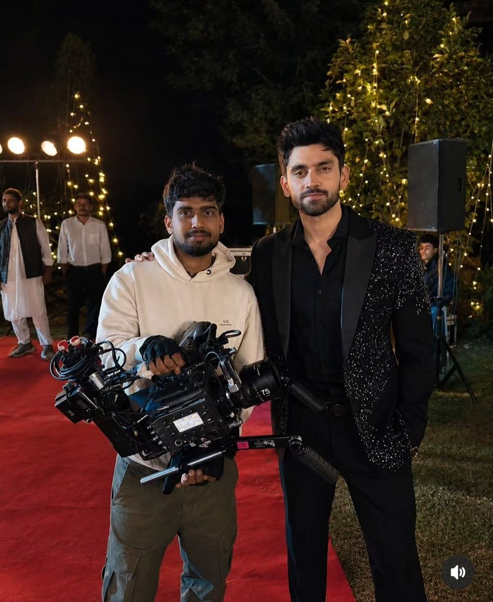 avu723049's tweet photo. Avi with his crew He is looking so hot in this outfit can't wait to see this series just love all the outfits of Avi 🔥❤️🧿 @Avinash_galaxy  #Avinashmishra #kkk #kkk15 #avisha #h2d2 https://t.co/nVf02F2i7s