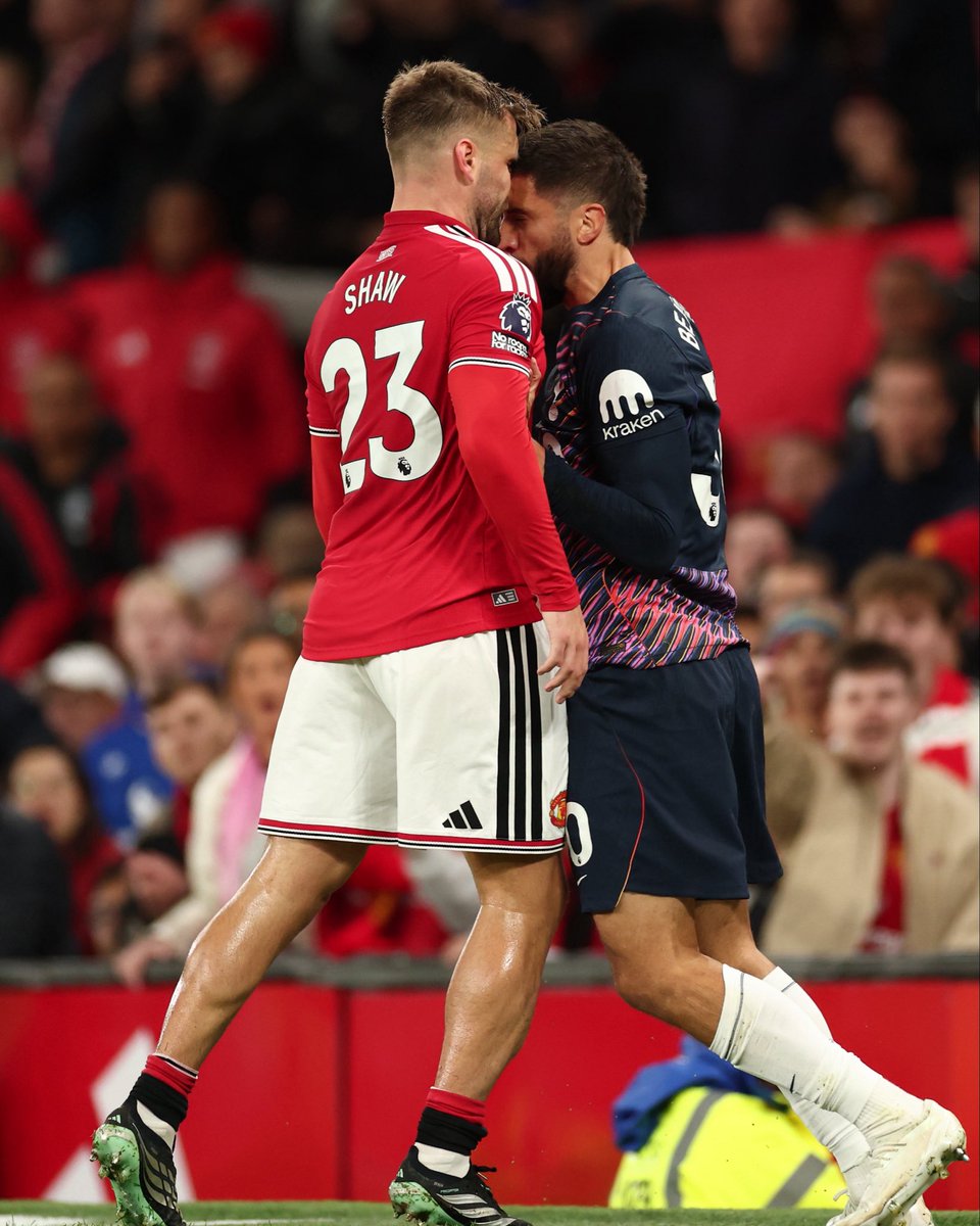 thespursweb's tweet photo. 🎙️ Roberto De Zerbi on Rodrigo Bentancur’s red card:

🗣️ “We suffered in the game but every situation of the game. I like the situation we were in with the red card. We need this situation. We have not accepted the defeat. We have to react in all ways we can. It is a bad way, it is not the right way. I kiss Bentancur in the dressing room. Football is character.”

Via Sky Sports