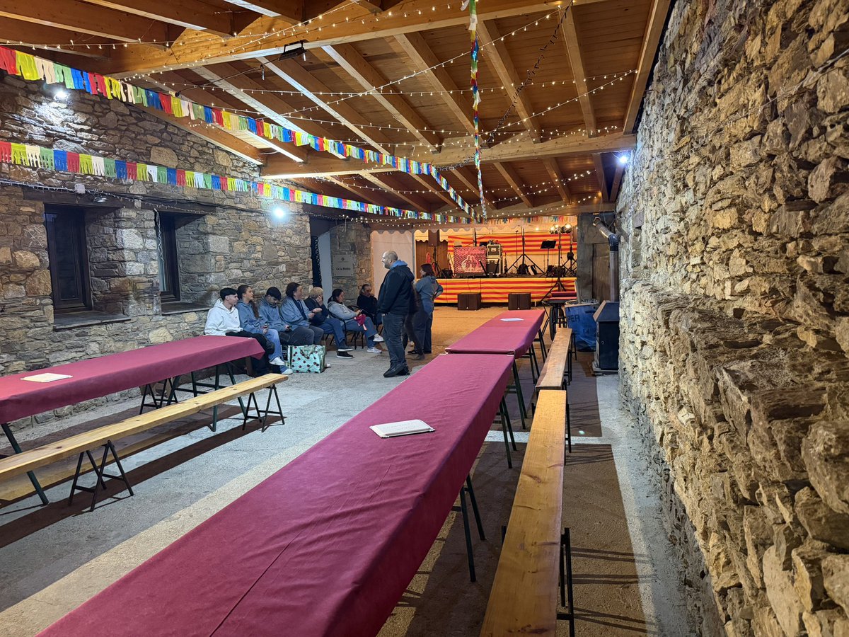 duetdambient's tweet photo. 🎉🔥 ESTAMARIU, JA HO TENIM TOT A PUNT! 🔥🎉

🏔️ Quin poble més bonic i espectacular! 😍 Ens encanta tornar-hi!

🎶 Ja ho tenim tot preparat! Primer, un bon sopar per agafar forces 🍽️ i després… FESTA GROSSA! 💃🕺

🕛 A LES 12 DE LA NIT COMENCEM! https://t.co/ccDoC5FvFZ