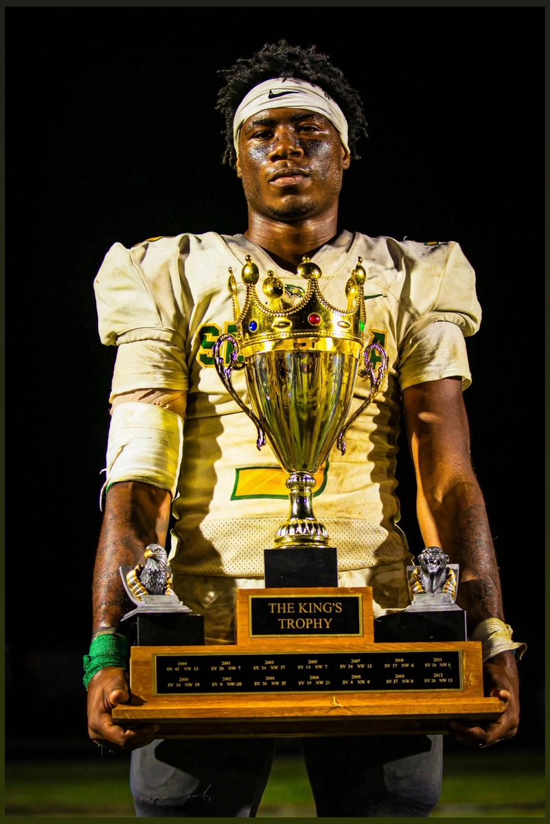 khamarion35677's tweet photo. 3 tds 200yards and won the kings trophy https://t.co/twJpUNbSvK