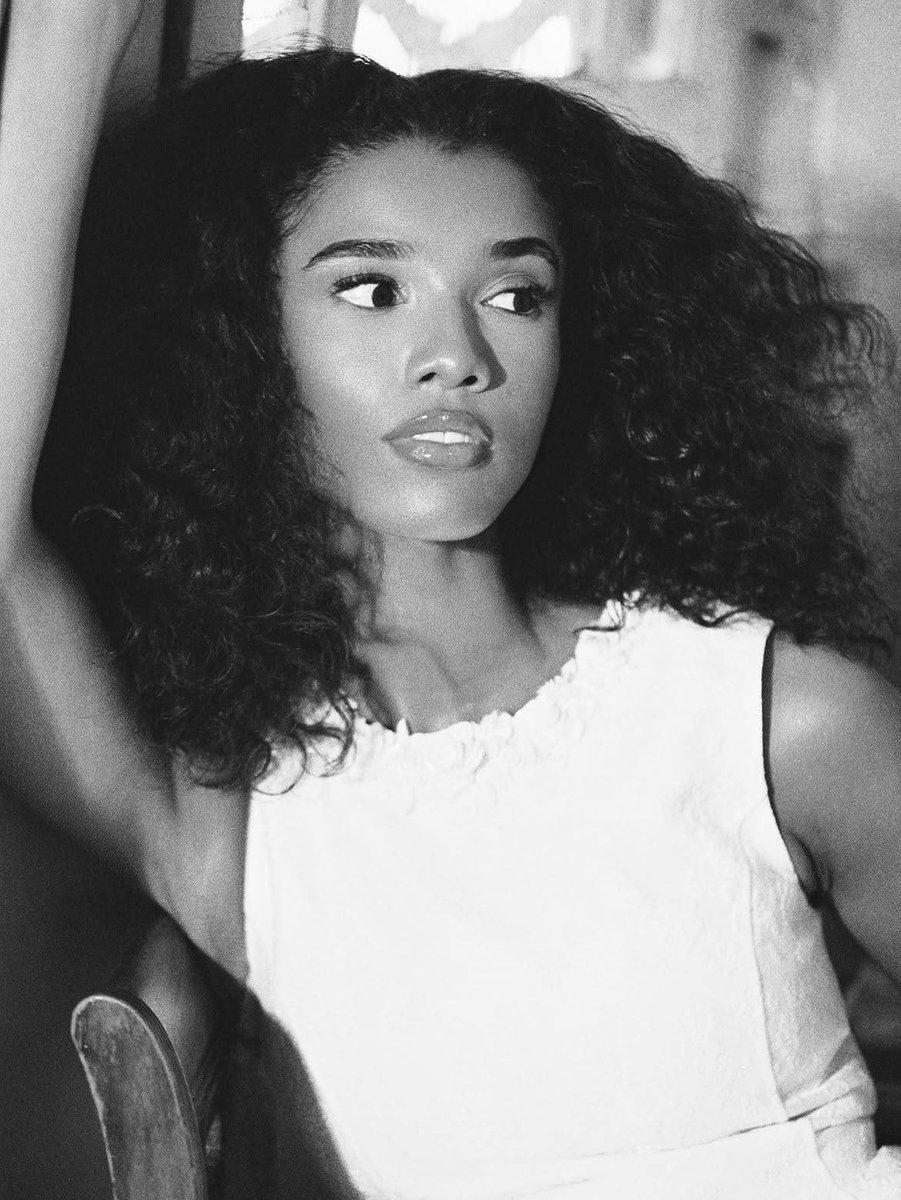 DiscussingMalia's tweet photo. Happy National Beautiful Girl day https://t.co/iz9h9xNjqJ