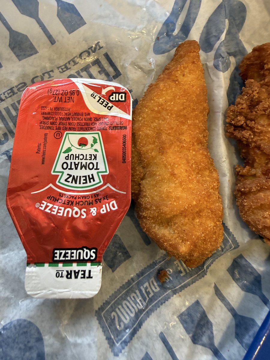 Cardkillah's tweet photo. This a $9 - 2 piece basket at @culvers now. I take it they shrunk the portions now to kid sizes? C'mon Culvers. Your food and service keep declining. https://t.co/yDkqGUfkfW