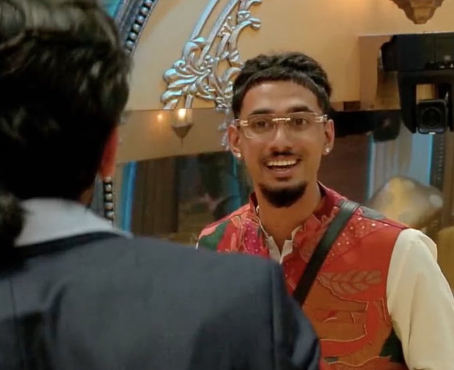 bantaifiles's tweet photo. This guy is telling others about face😷👌🏻

#Gullu #yungdsa #bb20 https://t.co/VpL1yVdGsZ