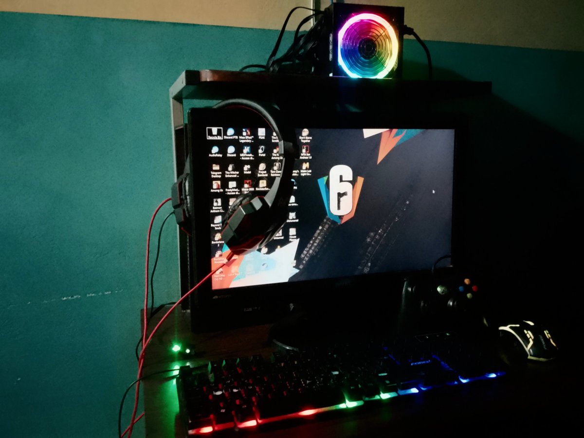 FeRNaNd97678331's tweet photo. @EnjoyerComeback Mientras tanto un universitario de clase baja en Venezuela:

Aunque lo peor del caso es que no necesitas si la PC. Yo con mi tlf clase subsuelo emulo juegos de la DS, así me jugué la trilogía de Ace Attorney. Puras pajas mentales se hacen https://t.co/oqpQDYTfp3