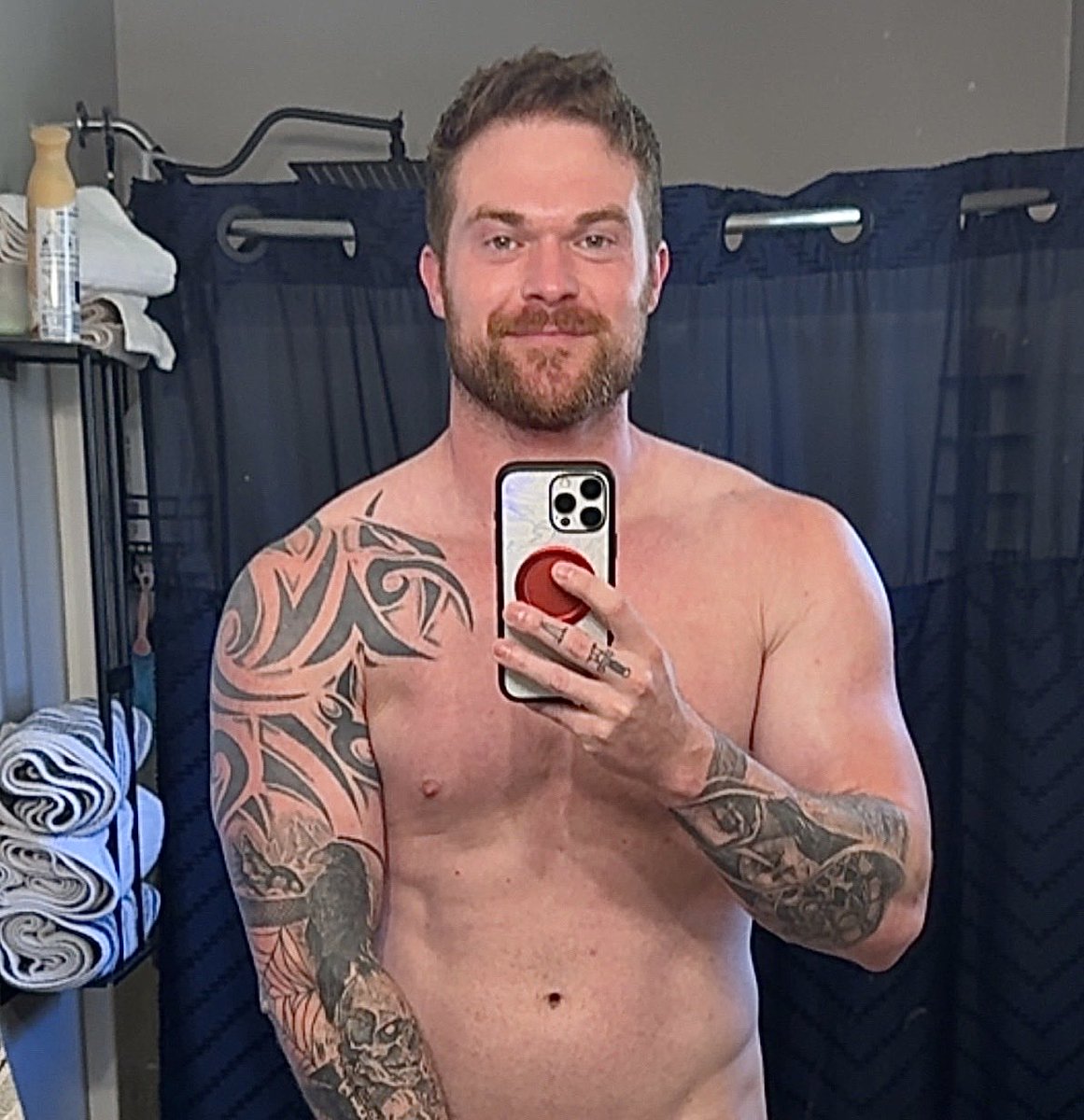 its_just_jake92's tweet photo. Beard, tattoos, broad shoulders… what’s your type? 👀😏 https://t.co/3rgU7G5KL6