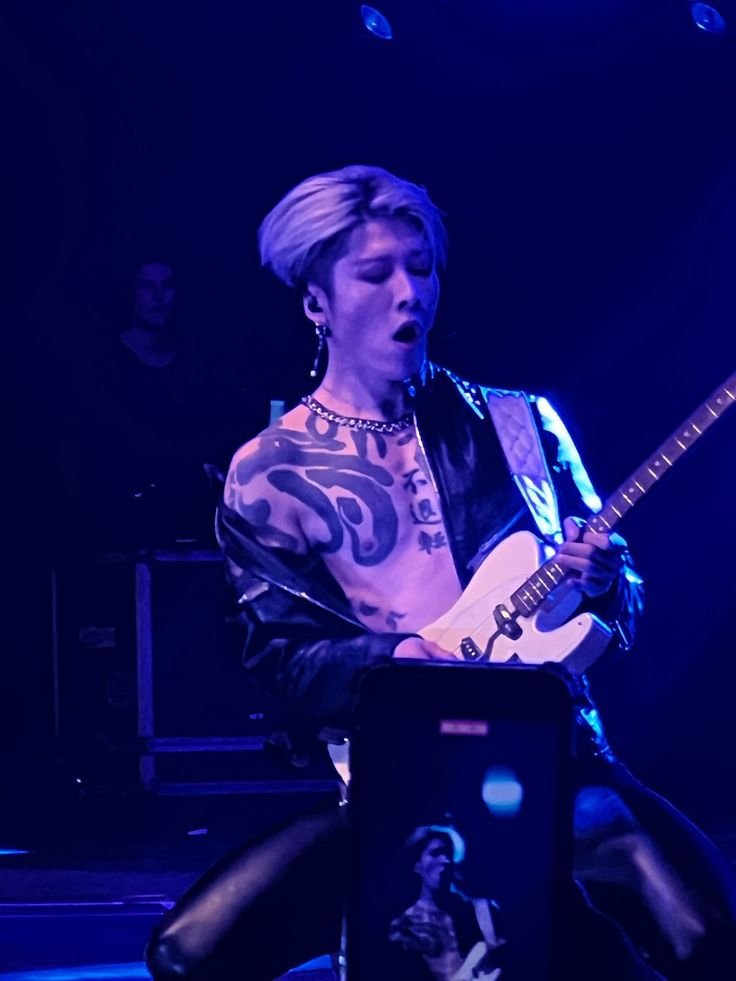 arege_z's tweet photo. @MIYAVI_OFFICIAL I just needed to know if that right-wing politician Flávio Bolsonaro is going to legalize betting in Brazil again, because if he doesn't, I'm going to cast a null vote; actually, true fascism lies in Visual Kei, J-Rock, and related genres.🧠🌛🎌💅⛪✨😊💞  Long live true fascism https://t.co/3slLe5WJJE