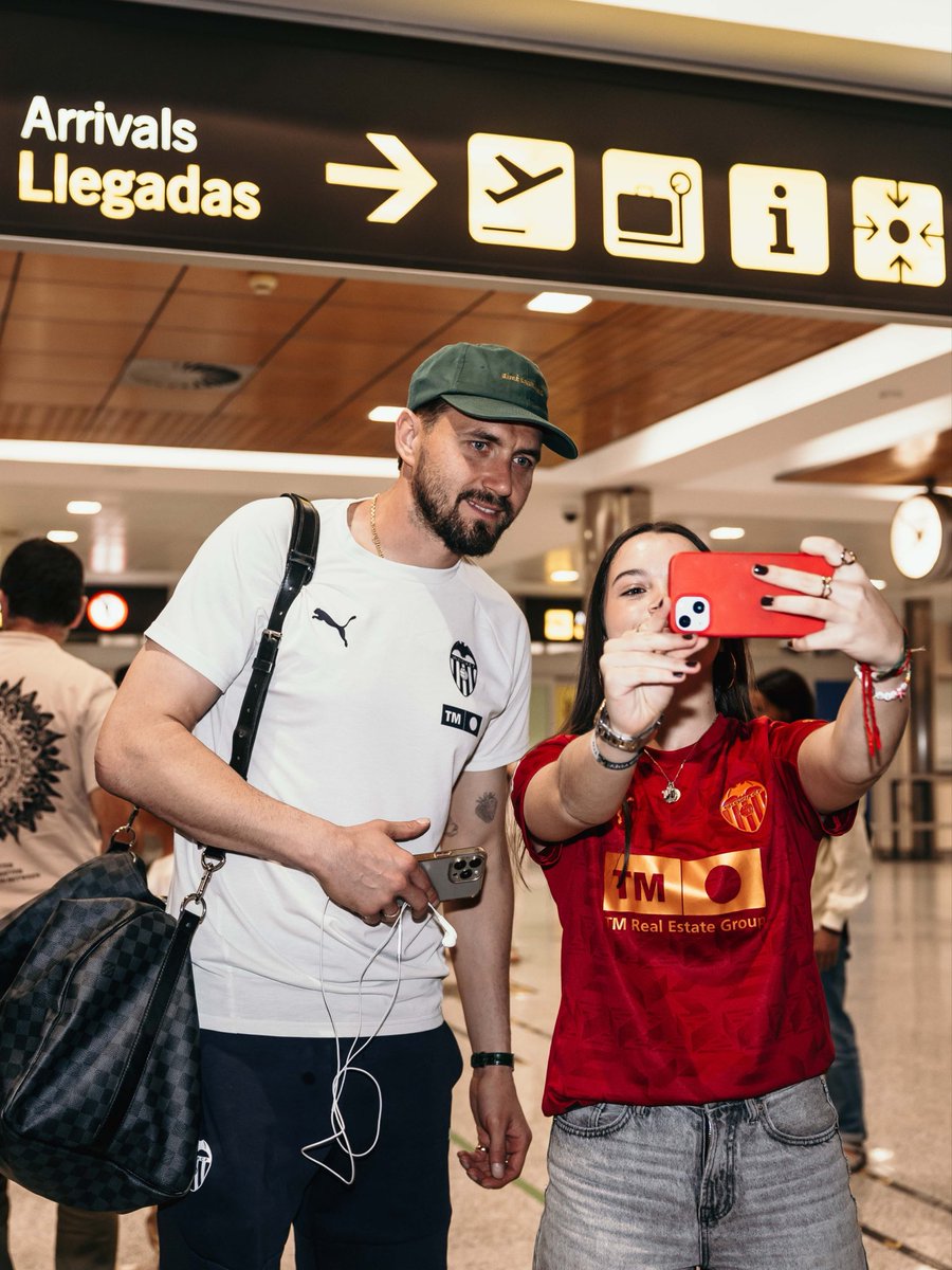 valenciacf_en's tweet photo. ✈️ Made it to Santander. 

Tomorrow: #RacingValencia https://t.co/xj2cwYZDSp