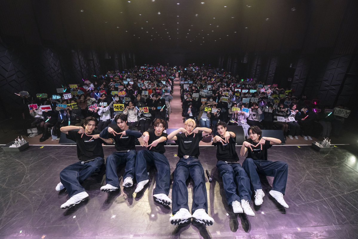 pm10281011's tweet photo. 내가 에투메를 더 좋아하는 순간은 역시 무대 위의 모습👍
어떤 무대에서도 늘 최선을 다하는 모습이 정말 최고야
지금까지 한 걸음씩 올라온 것처럼 앞으로도 더 높이 올라가자!
아직 시작일 뿐이야 3주년 축하해🎉
오래오래 함께하자!
#내가_사랑하는_모든_에투메에게
#261011_82MAJORDAY https://t.co/promxIxDyP