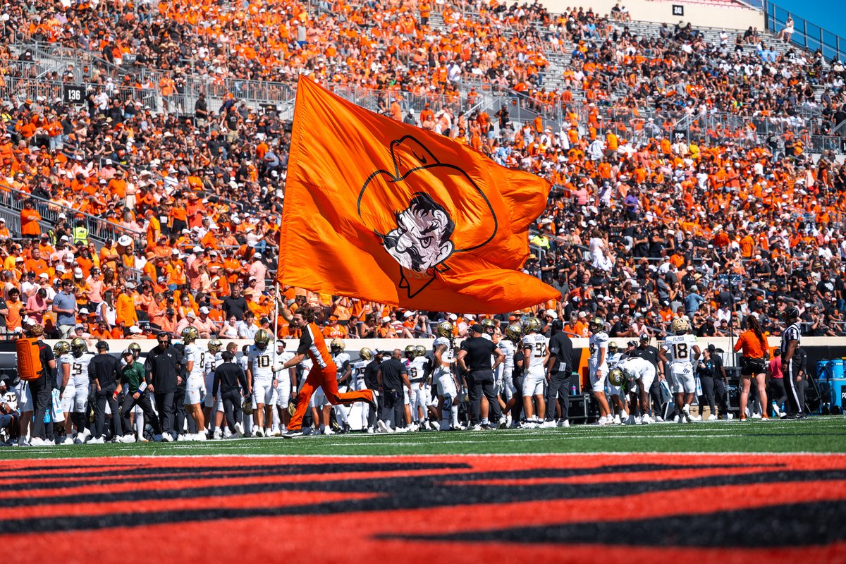 okstate's tweet photo. COWBOYS WIN!!!

GO. POKES.

#OrangePower | #okstate https://t.co/vOWbix057u