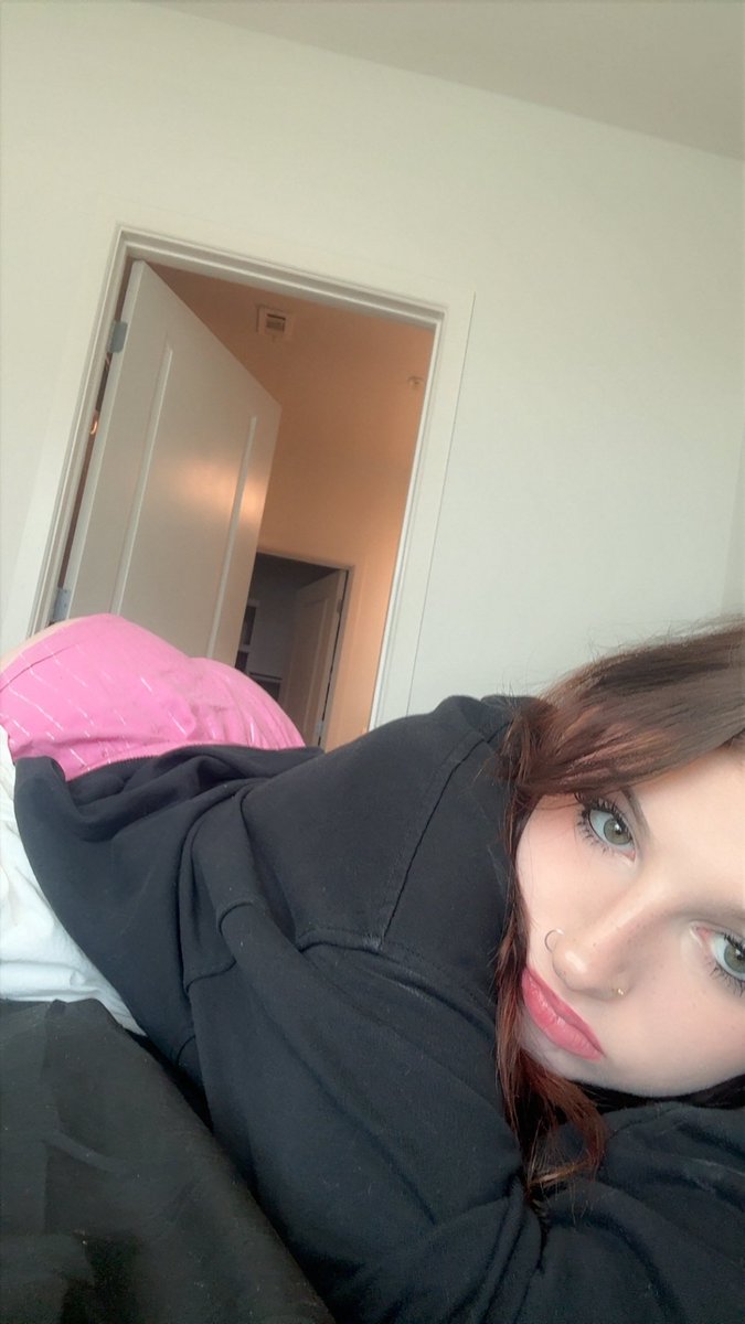 jadeeeraeee's tweet photo. 🍑 or 🍒 https://t.co/mZz1hgHtHD
