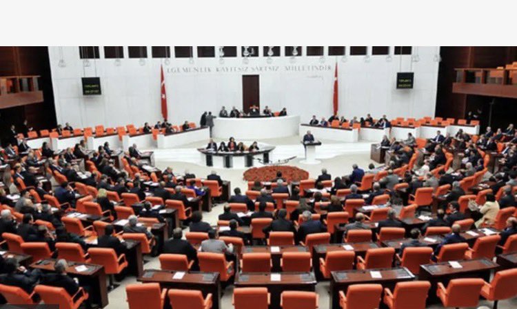 Billie943391961's tweet photo. Geçmiş ve Gelecekleriyle Dolandırılmış 

FonZede Anne, Baba, Evlatlar,…

Pazartesi Sabah

Çözümün Adresi ANKARA’da…

#FonZedelerAnkarada 
#StopajlarHavuza https://t.co/KGFViK66Zz