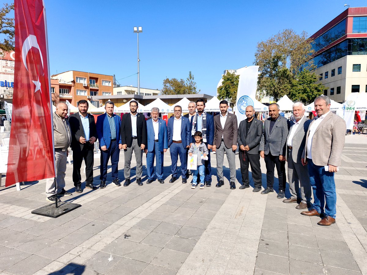 ZekiAras16's tweet photo. GAZZE İÇİN ATILAN HER ADIM ÇOK KIYMETLİDİR.

İl Yönetimi ve İlçe Başkanlarımızla birlikte Kestel’de Gazze yararına düzenlenen hayır kermesini ziyaret ettik.

Gazze için yapılan her hayır, mazlum kardeşlerimize uzanan bir dayanışma elidir. 

Emeği geçen ve katkı sunan herkese teşekkür ediyorum.

 Gazze yalnız değildir! 🇵🇸