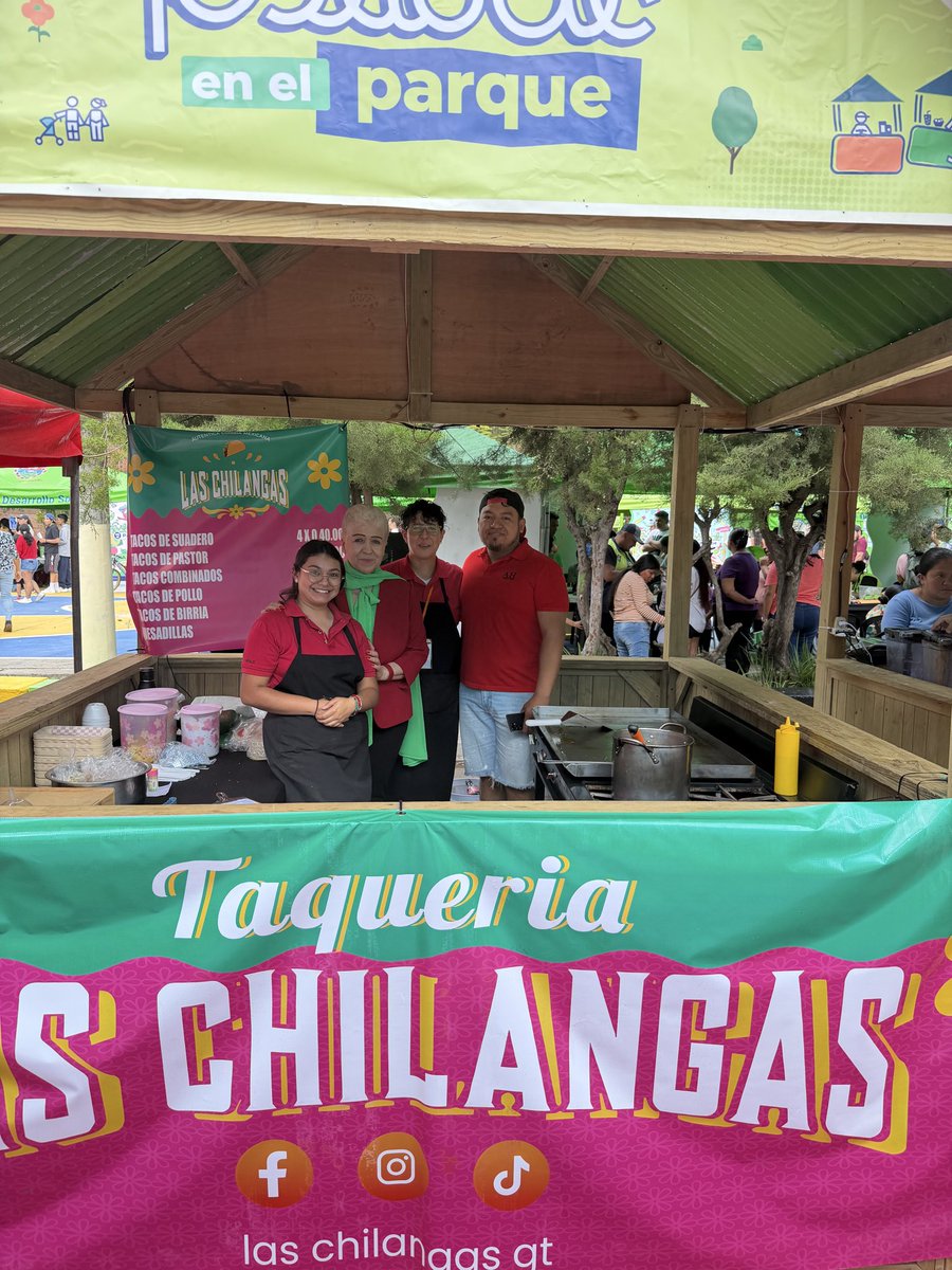 EmbaMexGua's tweet photo. La embajadora @banos_elena visitó la taquería mexicana “Las chilangas”que participa en el Festival del Parque 
Eugenio Cifuentes, organizado por la @muniguate, en la zona 6, Proyecto 4-4  @muniauxiliarz6 https://t.co/un8rdLRcmN