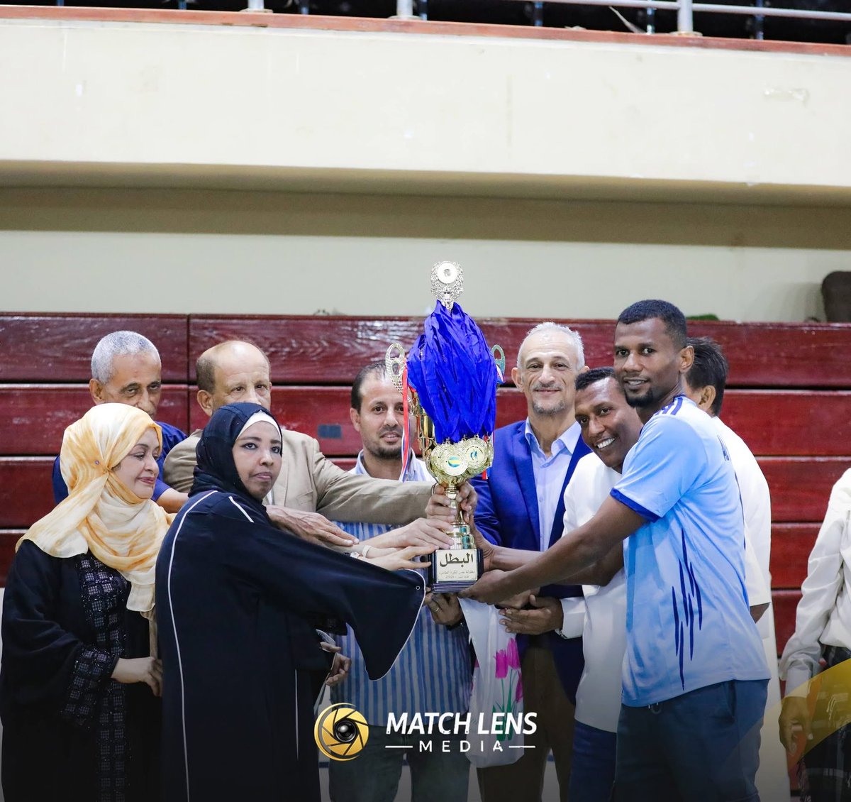 MatchLensMedia's tweet photo. الميناء بطلاً للكرة الطائرة. في بطولة عدن لفئة الكبار.

بحمد الله وتوفيقه اختتمت اليوم منافسات بطولة عدن للكرة الطائرة لفئة الكبار برعاية كريمة من مؤسسة الناصر للتنمية وإشراف اتحاد الكرة الطائرة.

حيث توج نادي الميناء بطلاً للبطولة.
وشهدت البطولة مستويات فنية عالية وتنافساً شريفاً وقوياً بين جميع الأندية المشاركة حتى الجولة الاخيرة.

كل الشكر والتقدير للجان المنظمة والحكام والجماهير الوفية التي زينت المدرجات وأعطت البطولة رونقاً خاصاً. 

ومبارك من الأعماق لنادي الميناء تحقيق هذا اللقب المستحق. وتهانينا الحارة لجميع الأندية المشاركة وبالتوفيق. 

المباراة على قناتنا في يوتيوب. رابط المباراة باول تعليق👇🏻

#عدسة_الملاعب_للإعلام #بطل_البطولة #نادي_الميناء #اتحاد_الكرة_الطائرة #رياضة_يمنية