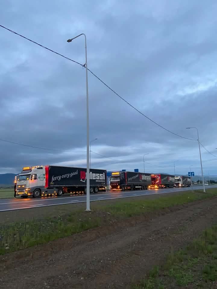 IsleMason666's tweet photo. More Mongolian beasts #Volvo #Volvotruck #Volvotruck #VolvoFH #VolvoFHV3 #VolvoFHVersion3 #ClubV3 #Oldskoolrules #Dieselgypsy #Mongolian #Mongolia https://t.co/a3XAGS7Z3O