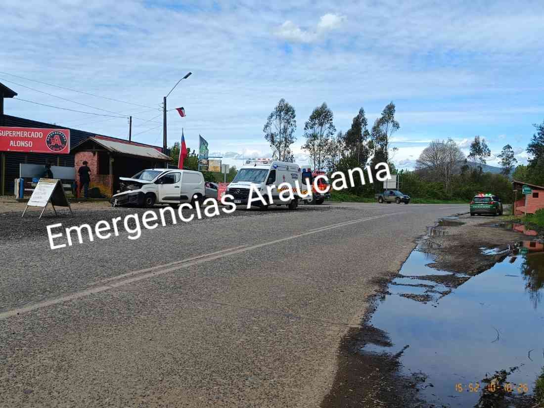 VasquezHerargem's tweet photo. Cuerpo de Bomberos de #Gorbea 🚒R-1, 🚒B-1 Ambulancia y Carabineros trabajando en colisión de vehículos menores con una persona atrapada, Camino a Lastarrias localidad de Quitratúe cruce Sur https://t.co/f6E9lsH7I6