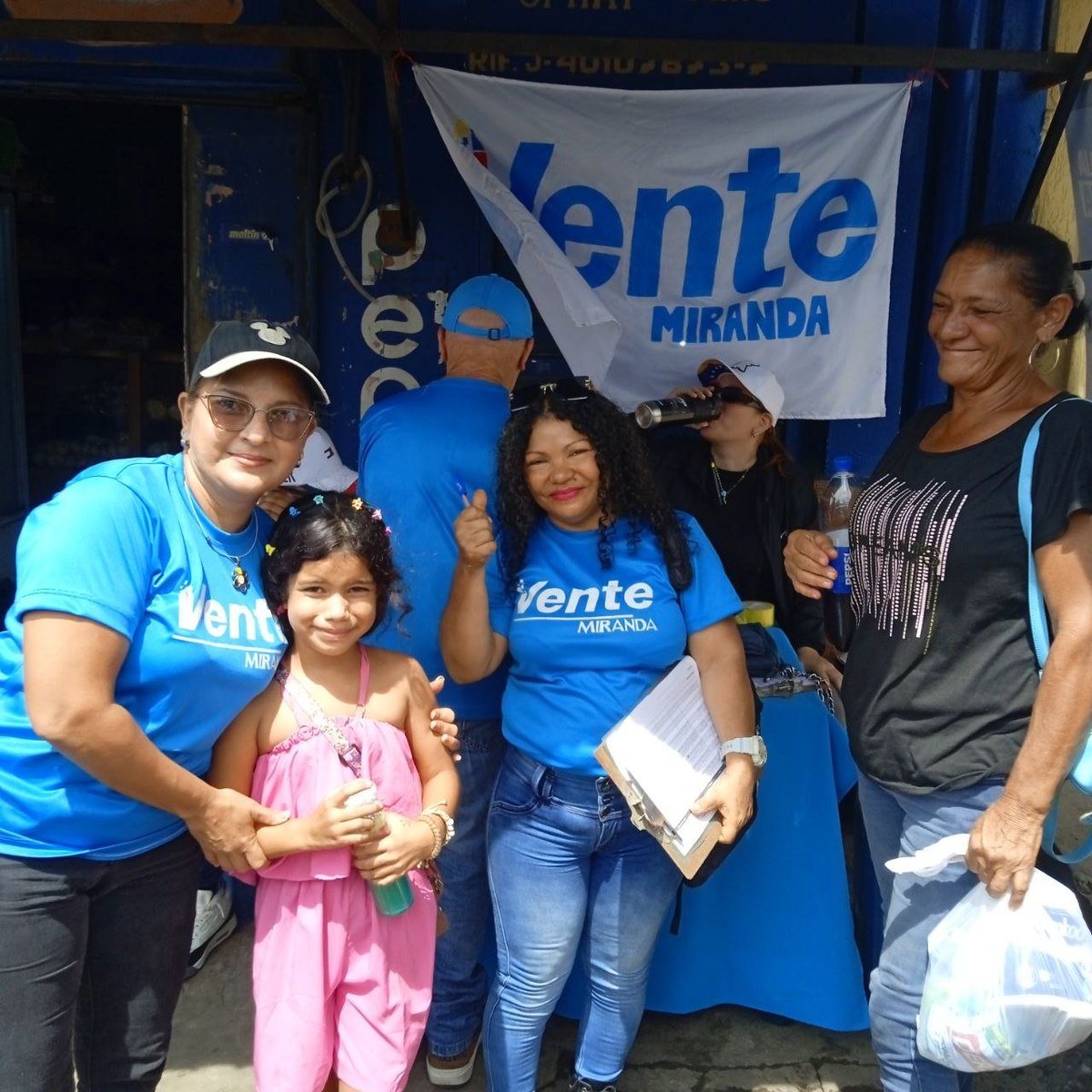 redlibertad_mi's tweet photo. 🔵 Punto de Afiliación en la parroquia Altagracia #VenteMiranda
Jornada masiva de afiliación
#VenteTomaElZulia 📝
Somos el partido de la LIBERTAD, el de los líderes @MariaCorinaYA y @GRRuizVE 🇻🇪
¡Hasta El Final! https://t.co/CL14CXyho6