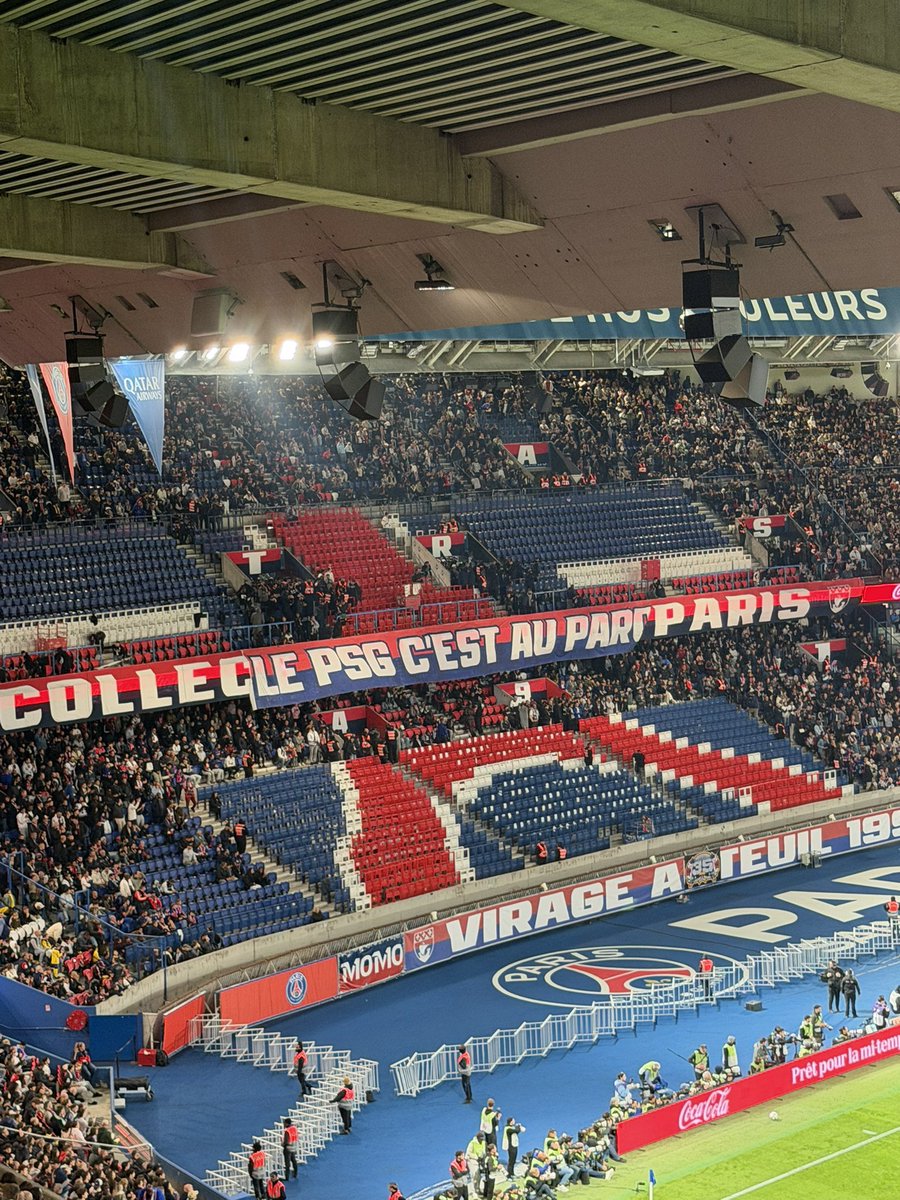 PSG_Report's tweet photo. The PSG Ultras displayed a banner in support of the student protest currently ongoing across France:

“Your militias (private police) repress, our youth resist.” 👏

The Ultras have now promptly exited the stands but have still NOT left the Parc des Prince.  

[📸: @CulturePSG & @IliesPeeters]