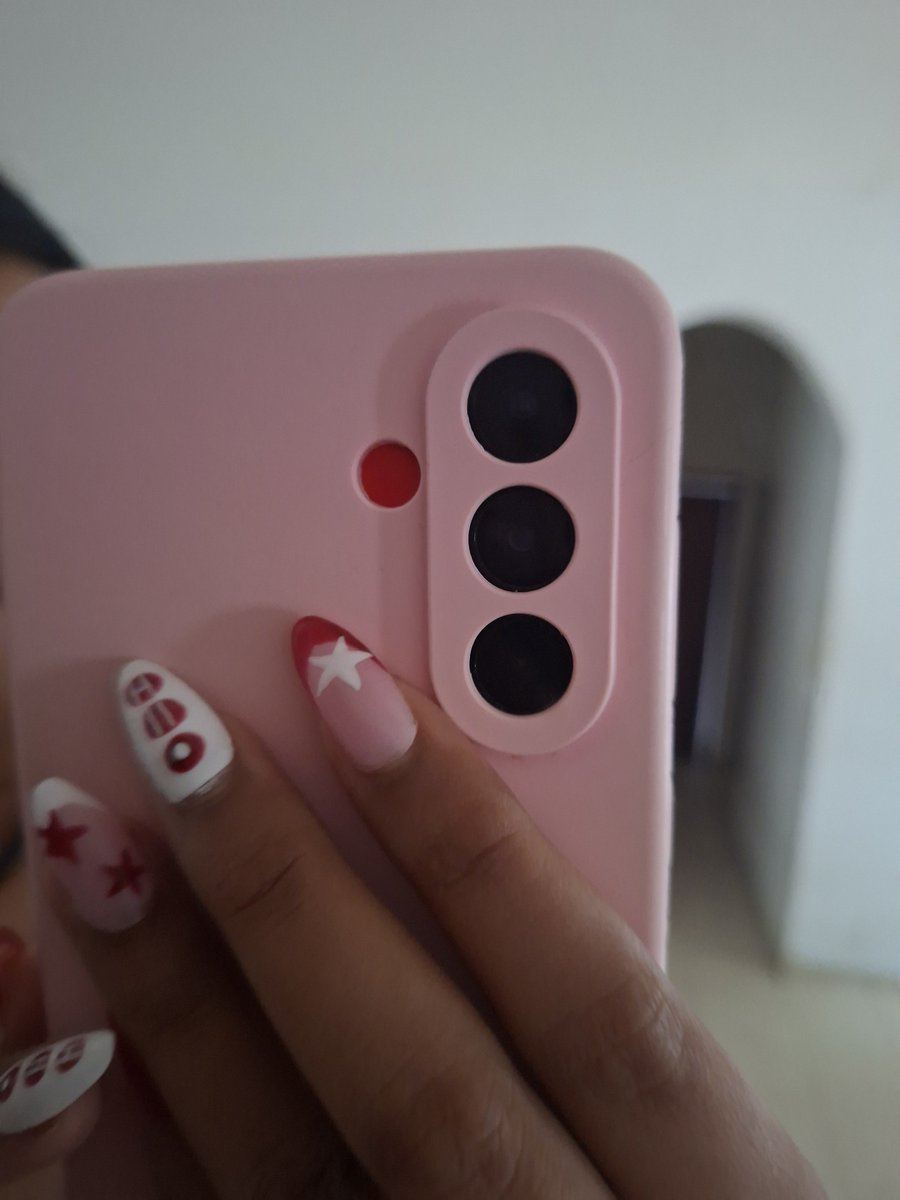 uncivilizedLIXY's tweet photo. Yo con mi linterna roja a todas partes https://t.co/tklDIZt7px